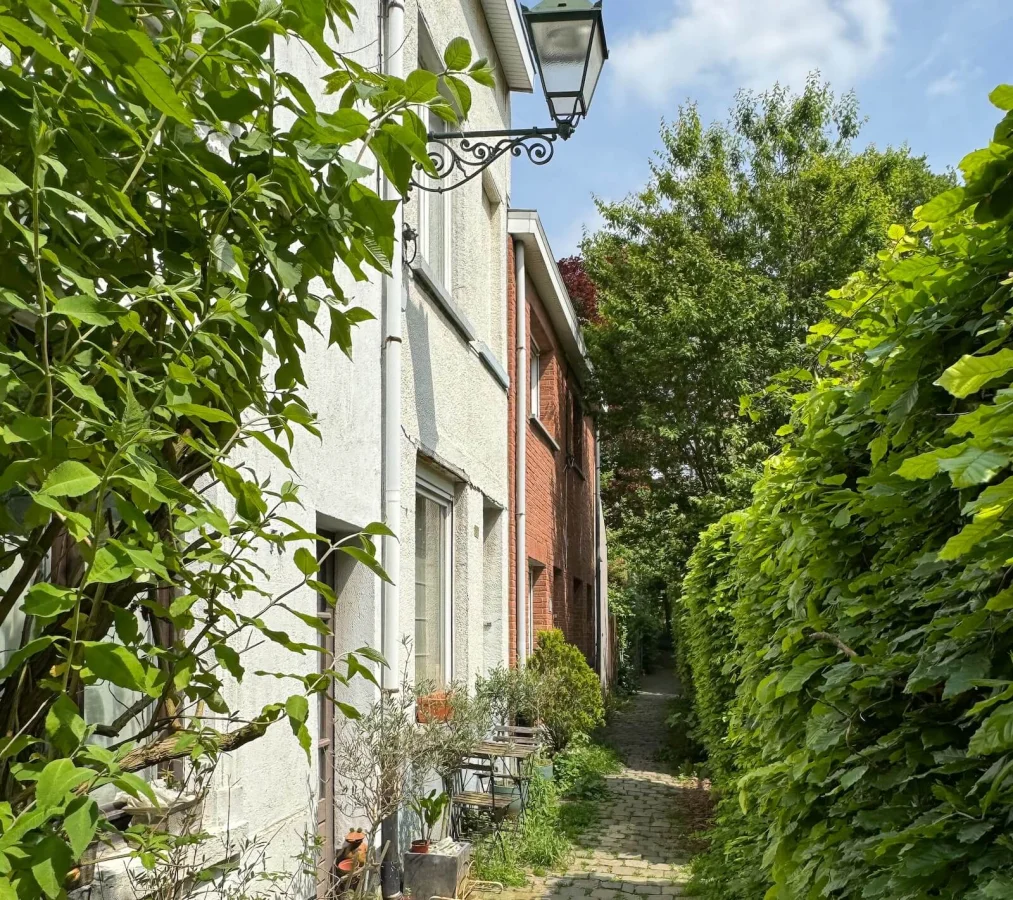 Histoire du nom des rues autour de la Place Saint-Job